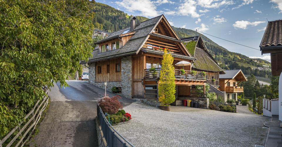 Alpine style chalet, Scena